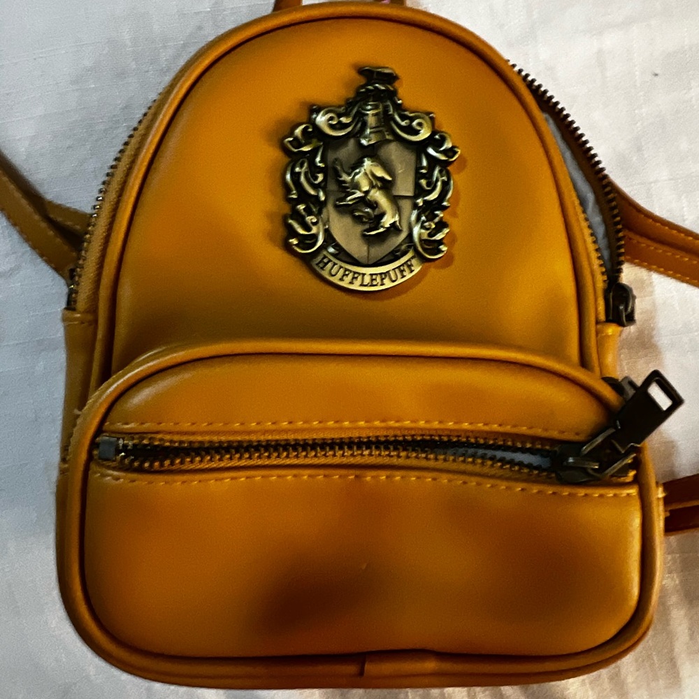 Hufflepuff Tan Mini Backpack + Harry Potter